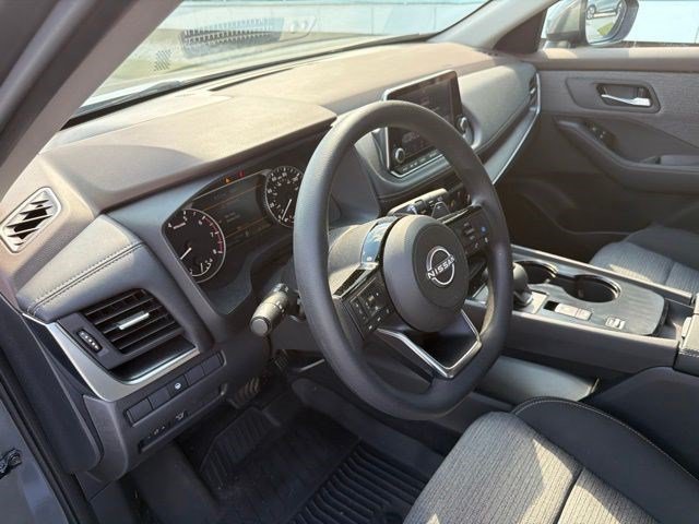 Used 2023 Nissan Rogue SV FWD image 12