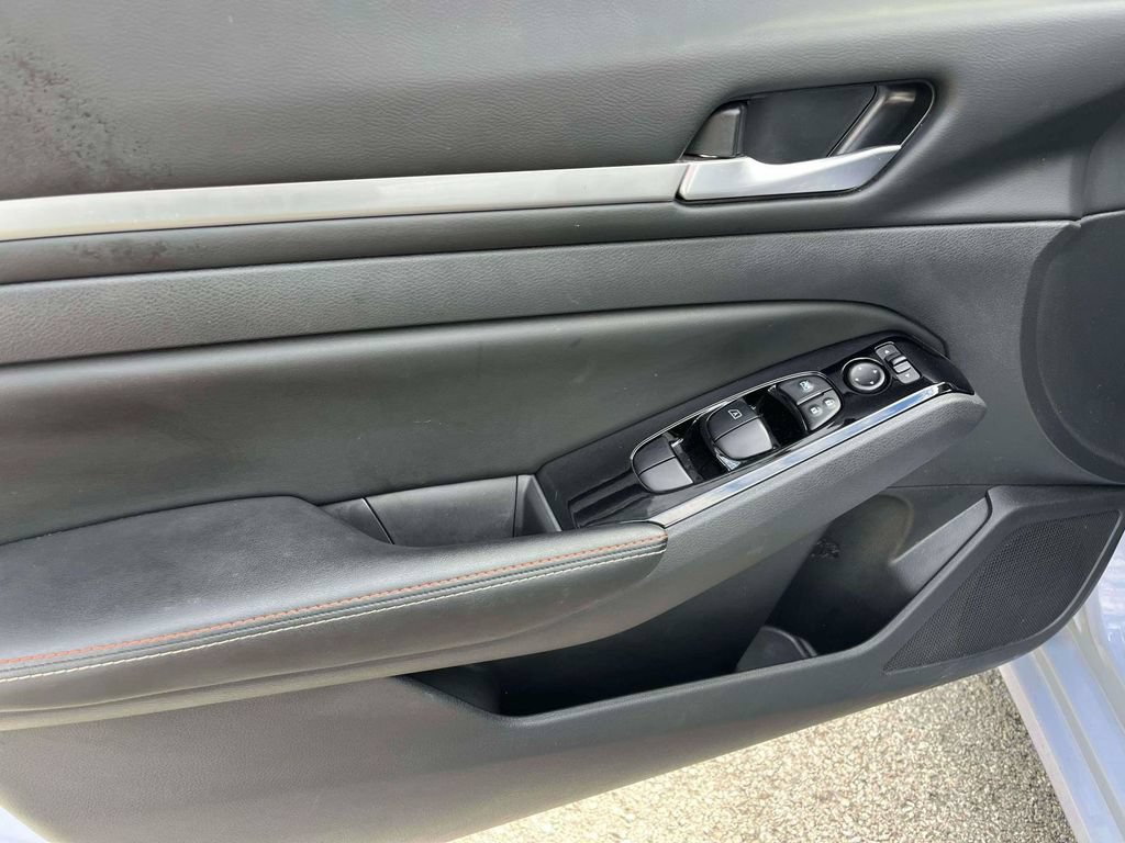 Used 2024 Nissan Altima 2.5 SR w/ SR Premium Package FWD image 12