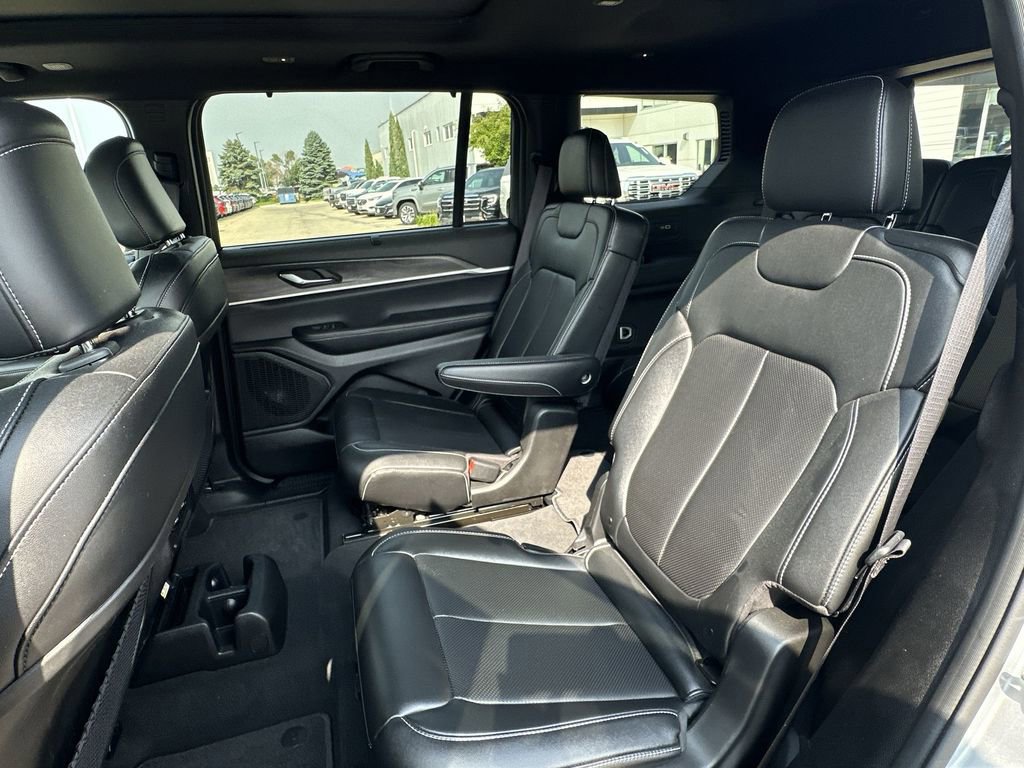 Used 2024 Jeep Grand Cherokee L Limited w/ Luxury Tech Group II image 26