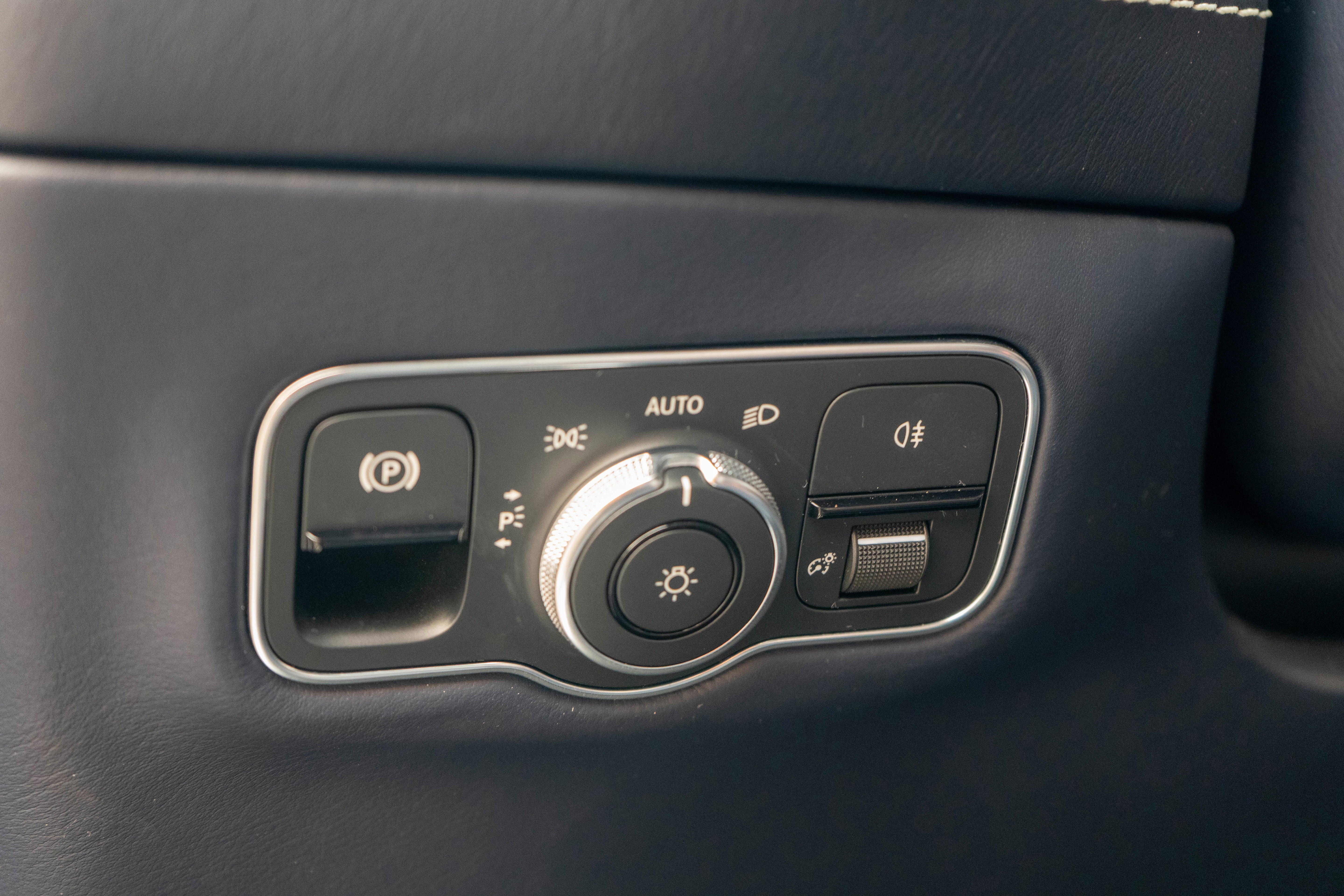 Used 2021 Aston Martin DBX image 15