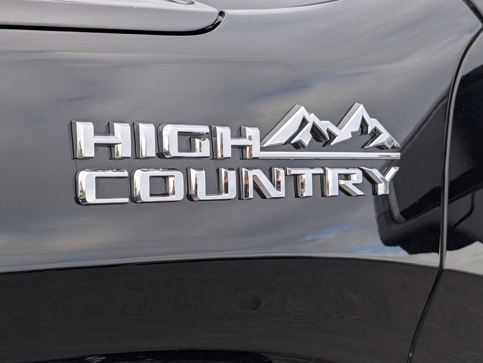 Used 2020 Chevrolet Silverado 1500 High Country w/ Technology Package image 6