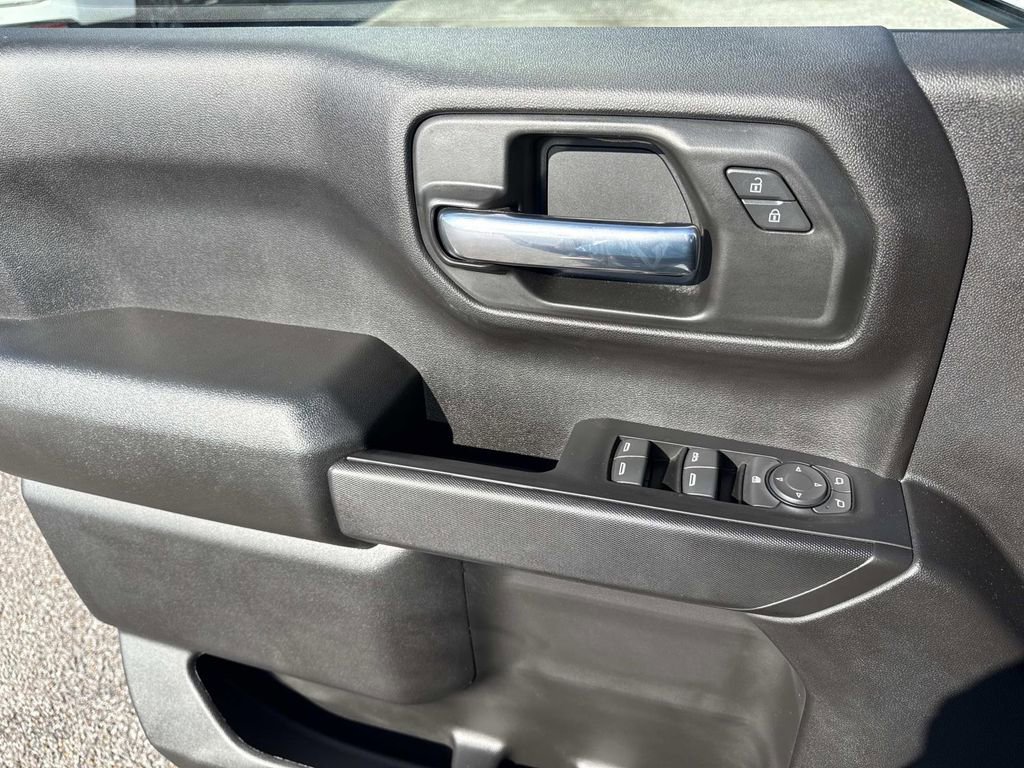 Used 2025 Chevrolet Silverado 1500 Custom image 12