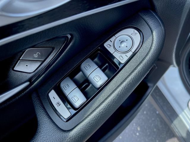 Used 2021 Mercedes-Benz GLC 300 4MATIC image 24