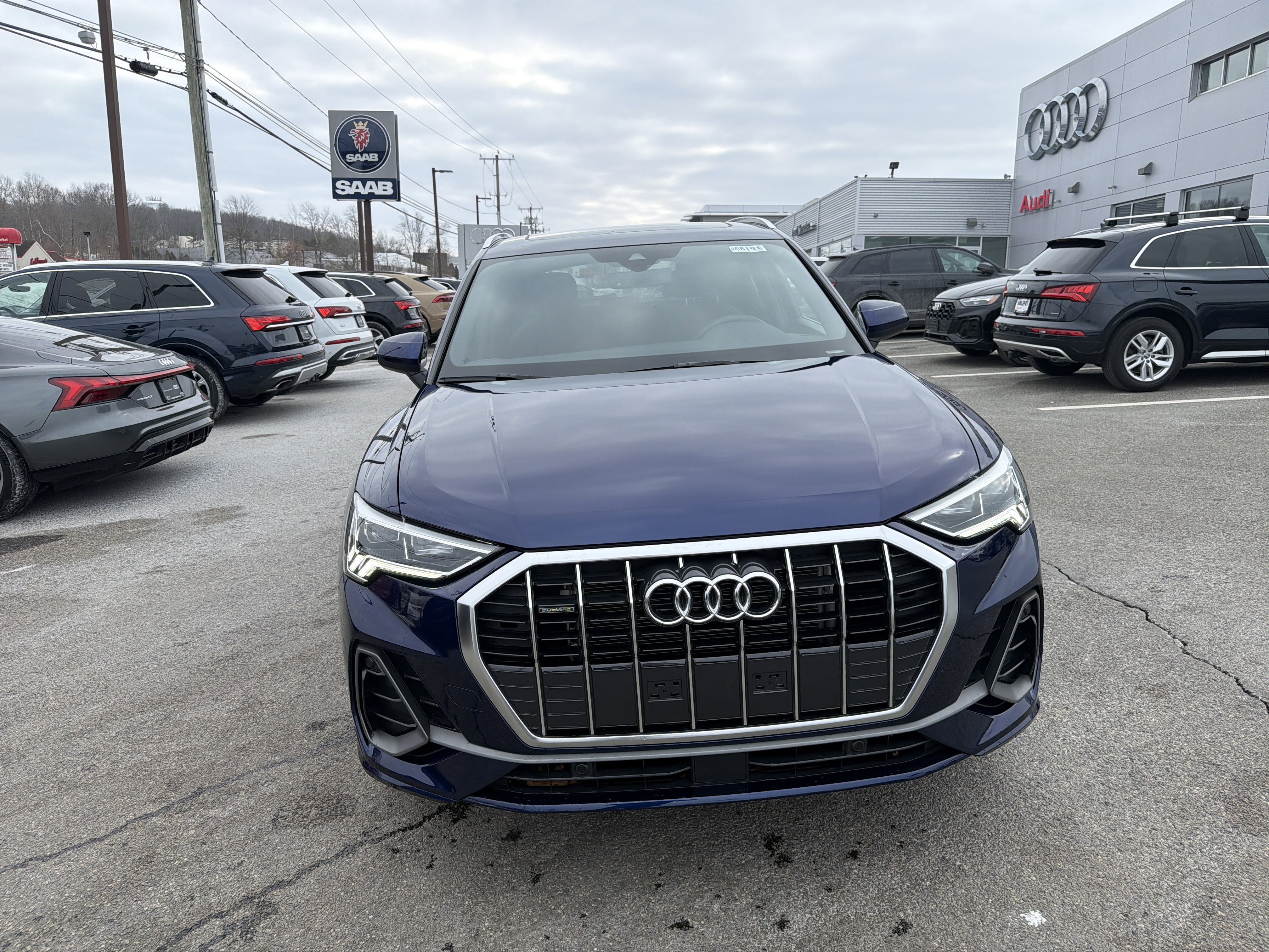 Certified 2025 Audi Q3 2.0T Premium w/ Convenience Package AWD/4WD image 2
