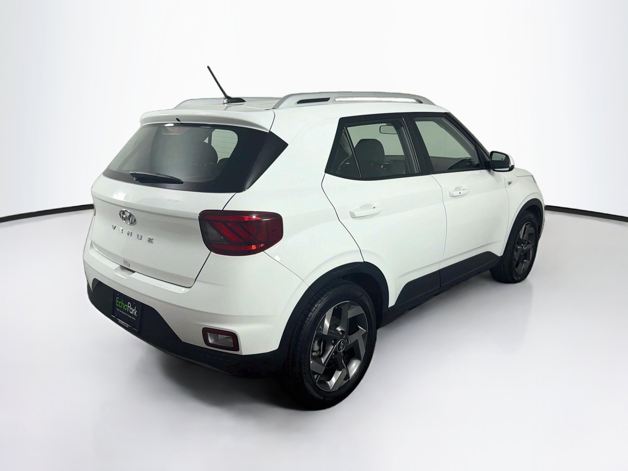 Used 2025 Hyundai Venue SEL FWD image 9