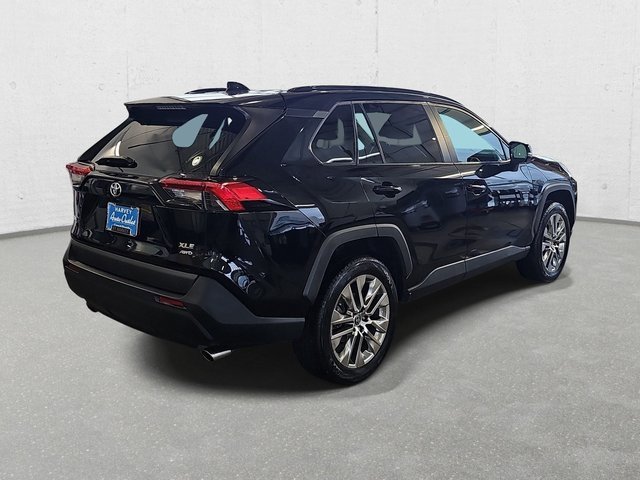 Used 2021 Toyota RAV4 XLE Premium image 5