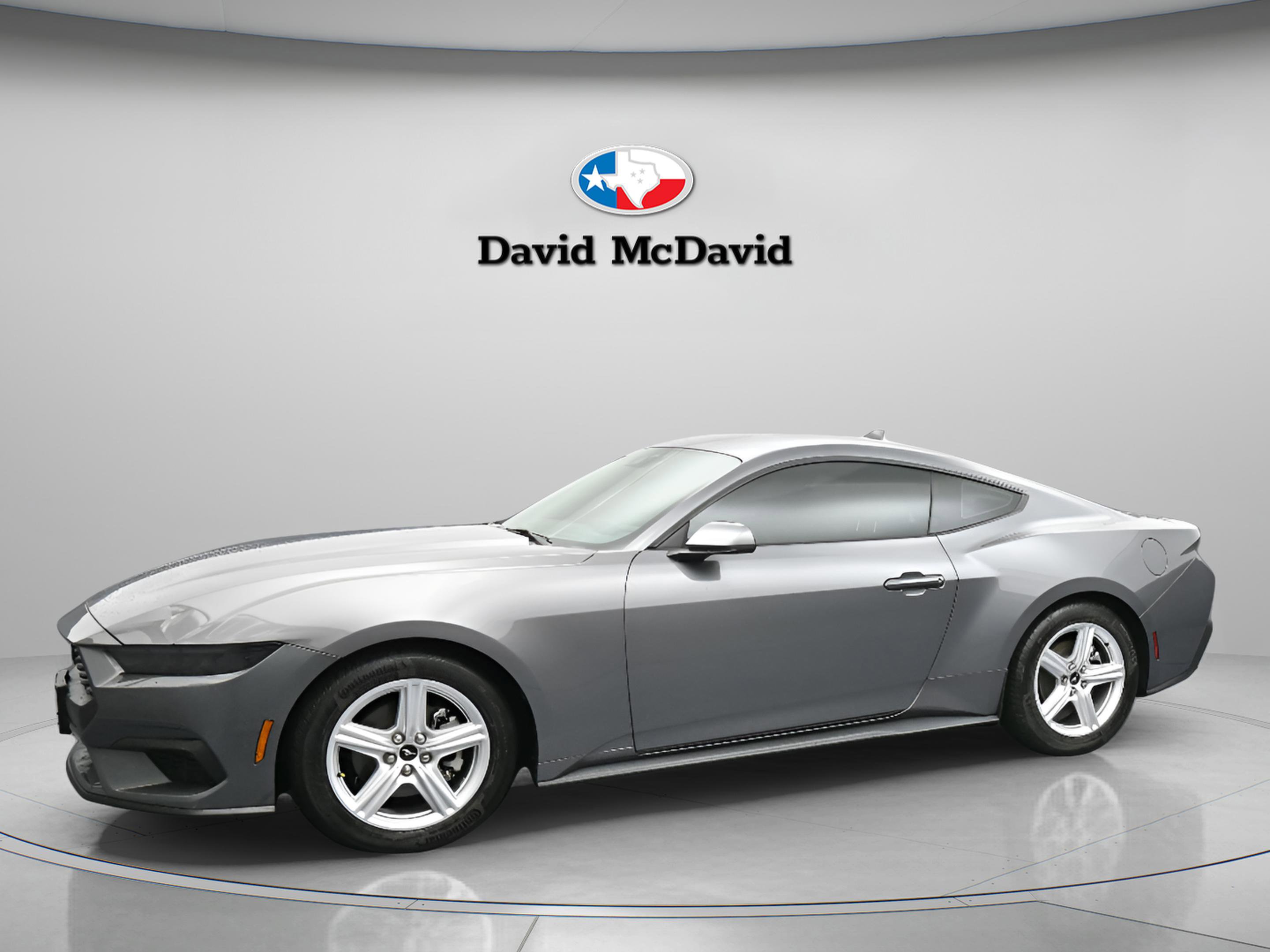 Used 2025 Ford Mustang EcoBoost image 4