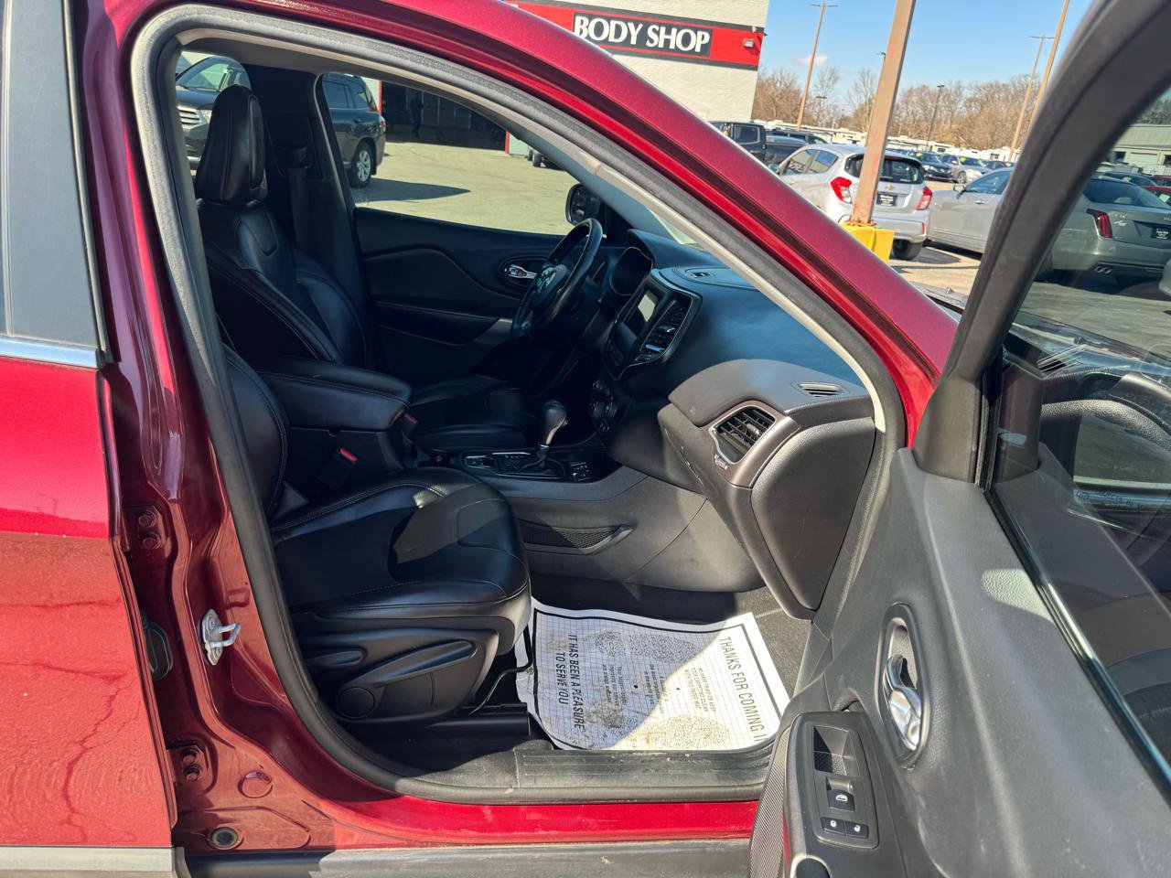 Used 2019 Jeep Cherokee Latitude Plus FWD image 9