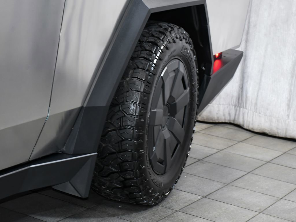 Used 2025 Tesla Cybertruck AWD Crew Cab image 61