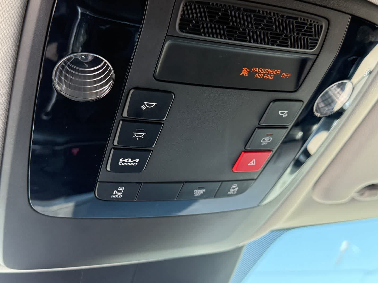 Used 2025 Kia Carnival FWD image 22