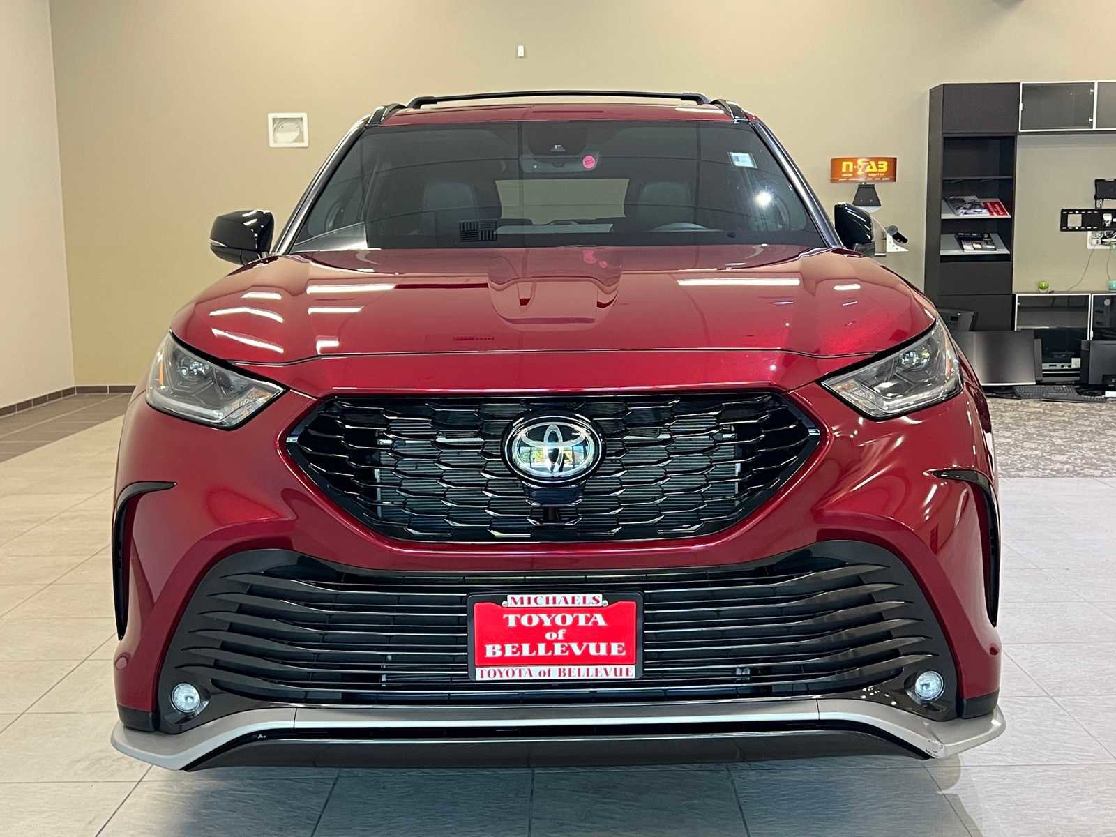 Certified 2024 Toyota Highlander XSE image 8