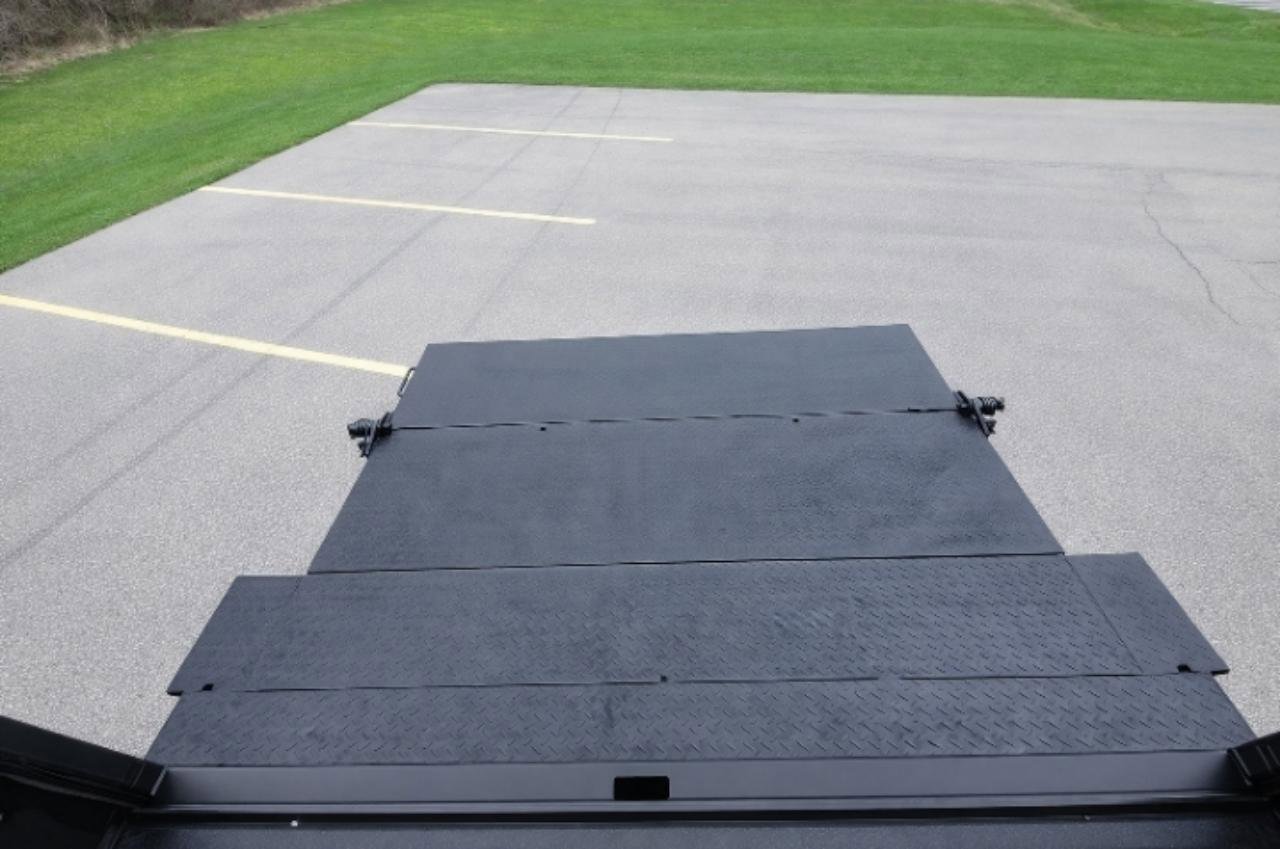 Used 2015 Ford F550 2WD Regular Cab Super Duty image 14