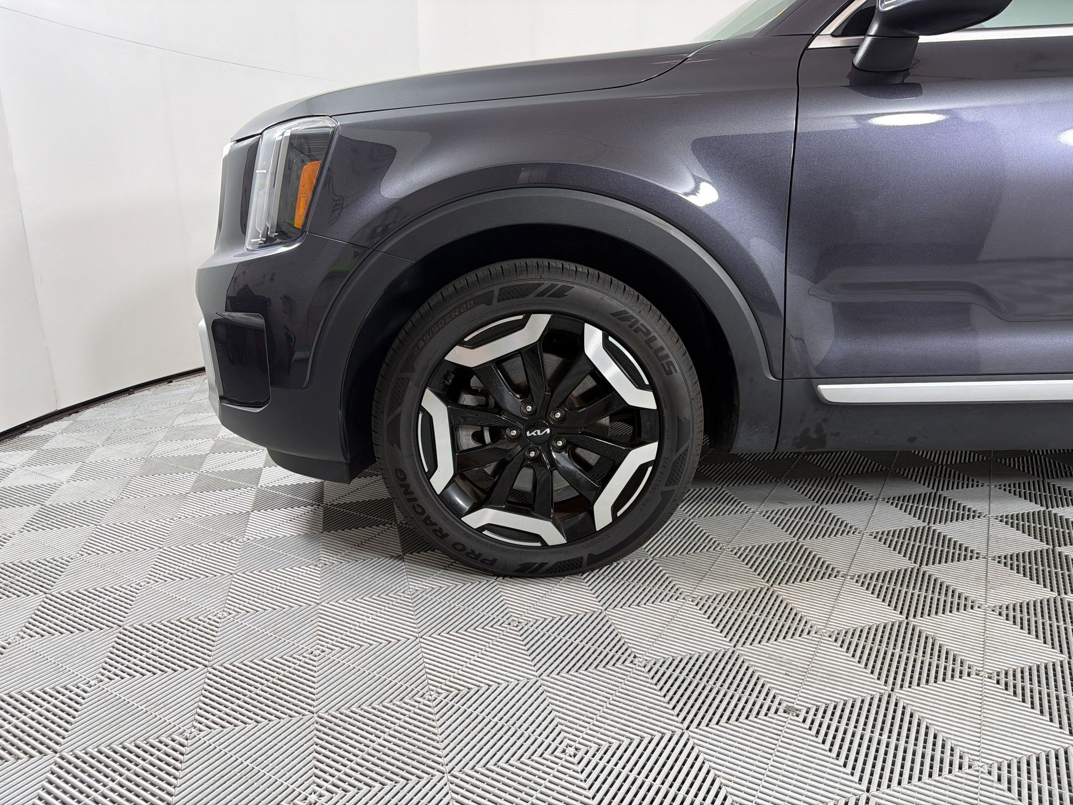 Used 2025 Kia Telluride S FWD image 12