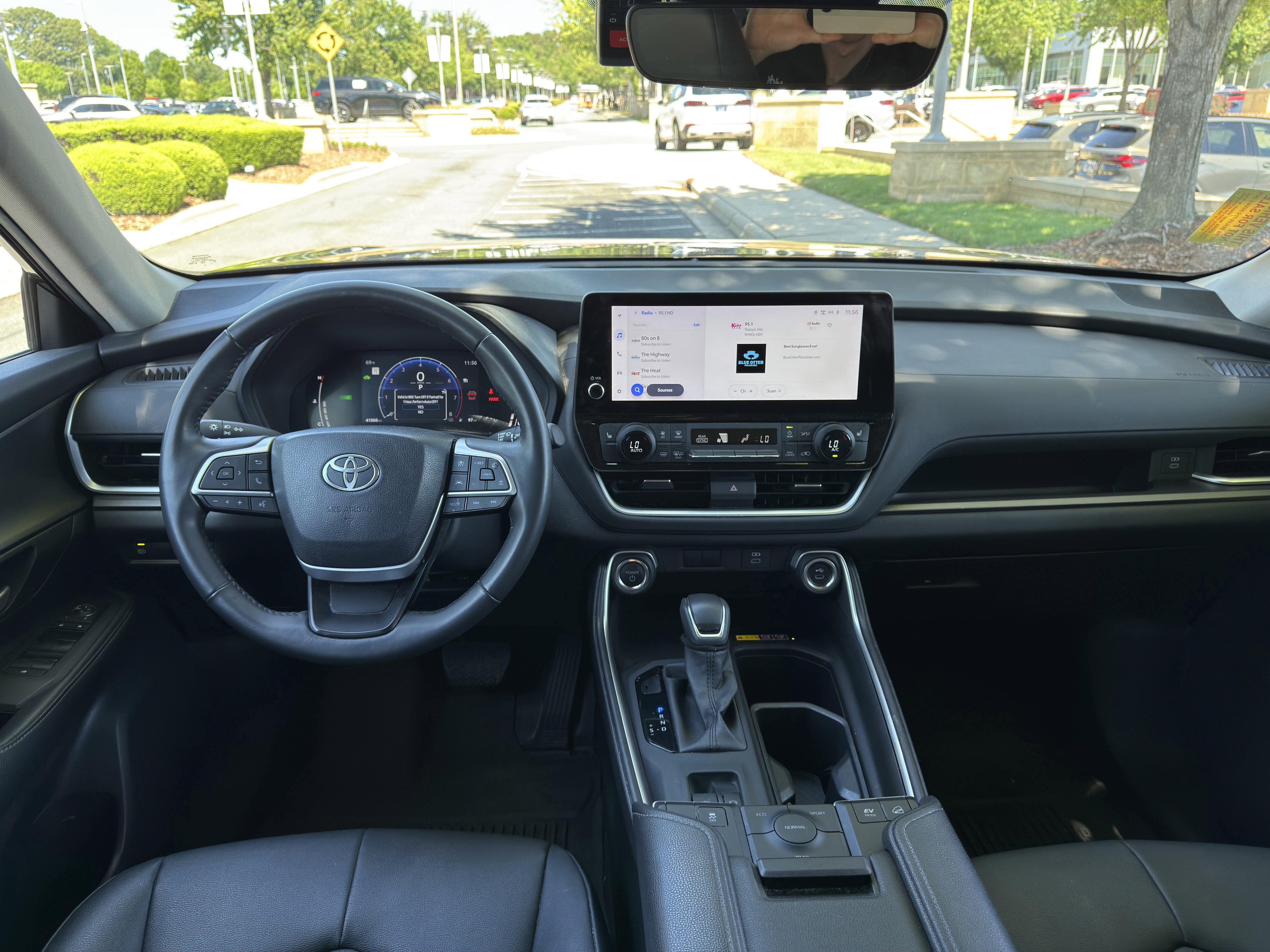Used 2024 Toyota Grand Highlander AWD Hybrid image 16