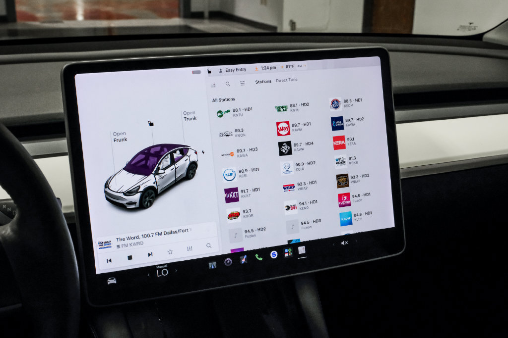 Used 2022 Tesla Model Y Long Range AWD/4WD image 27