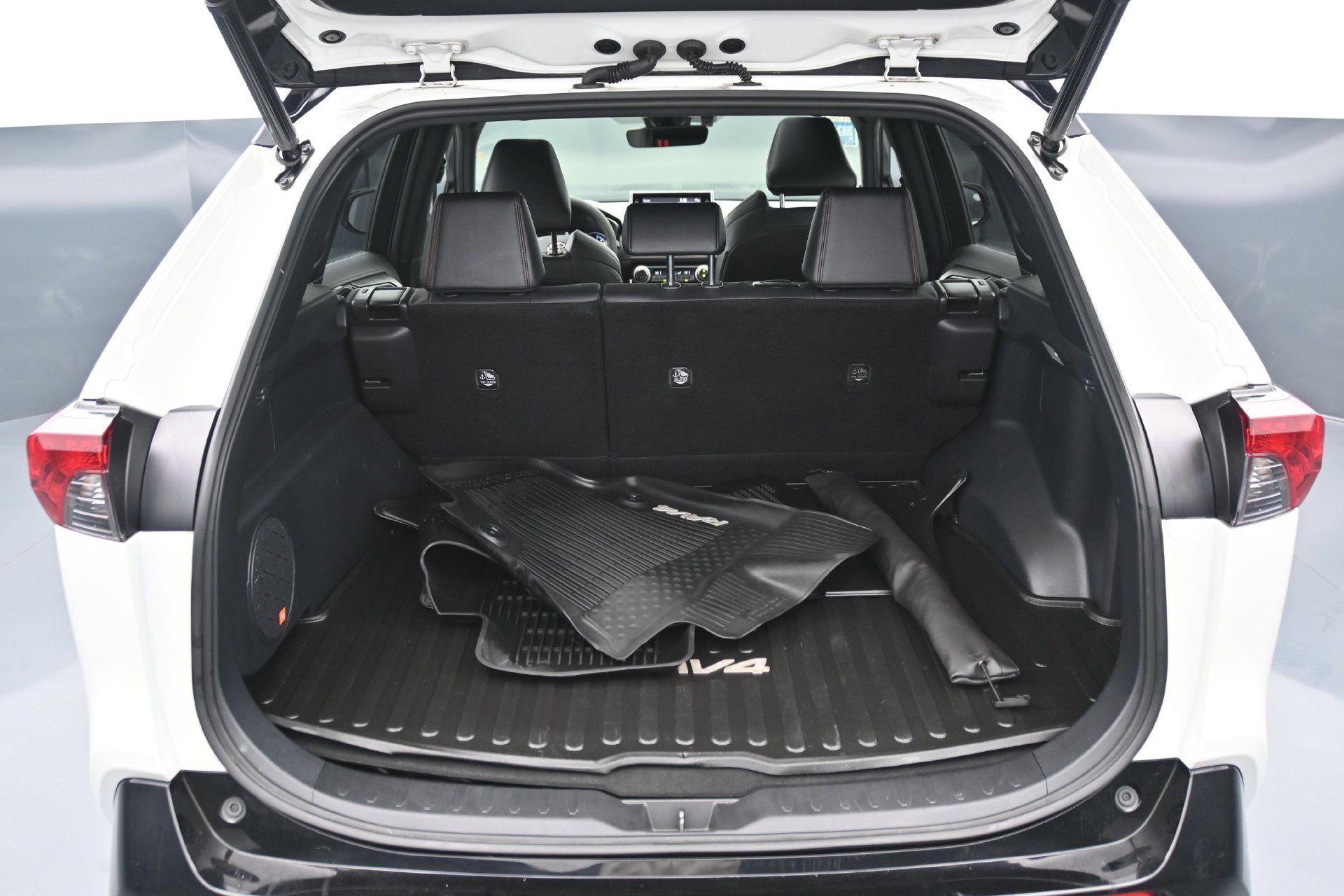 Used 2021 Toyota RAV4 XSE w/ Weather Package AWD/4WD image 32
