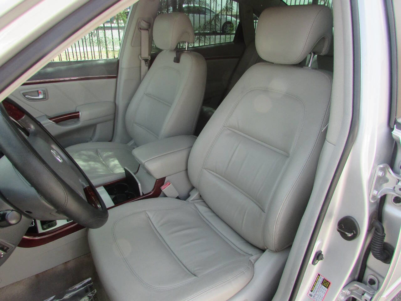Used 2006 Hyundai Azera Limited FWD image 11