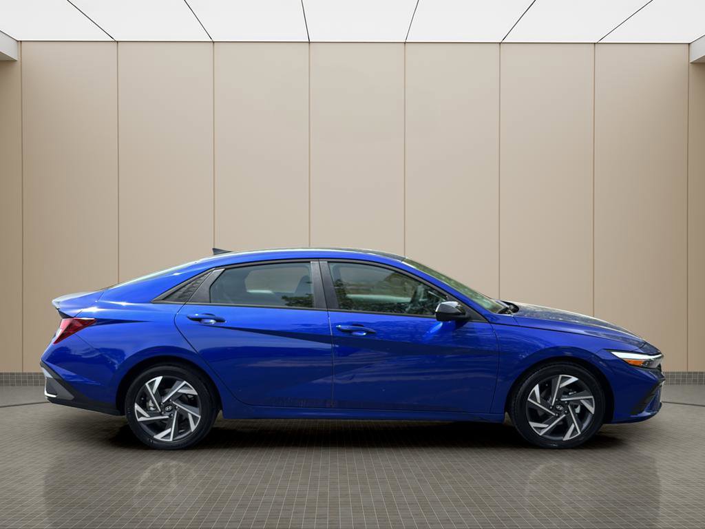 Used 2025 Hyundai Elantra Sport FWD image 6