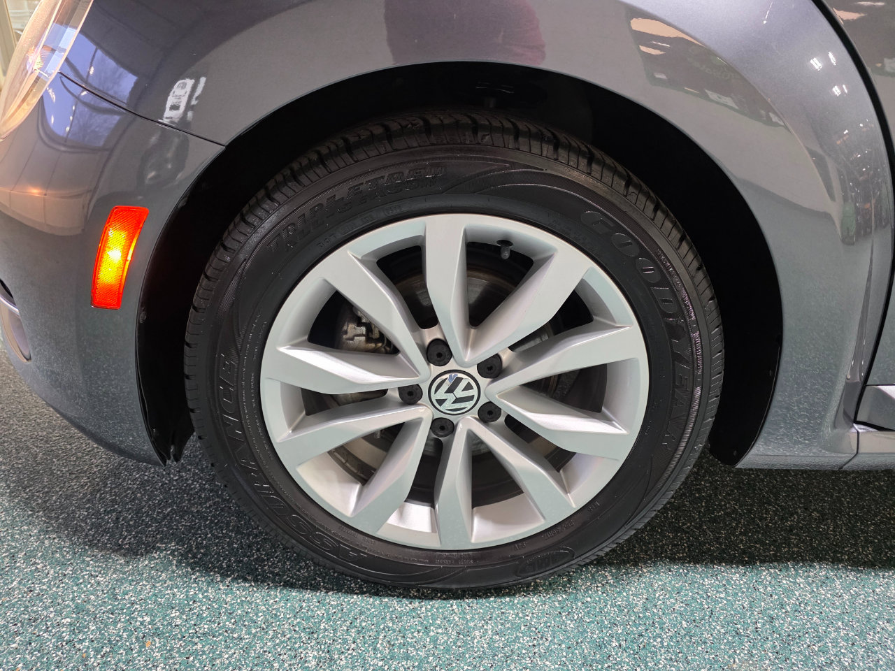 Used 2013 Volkswagen Beetle TDI image 12