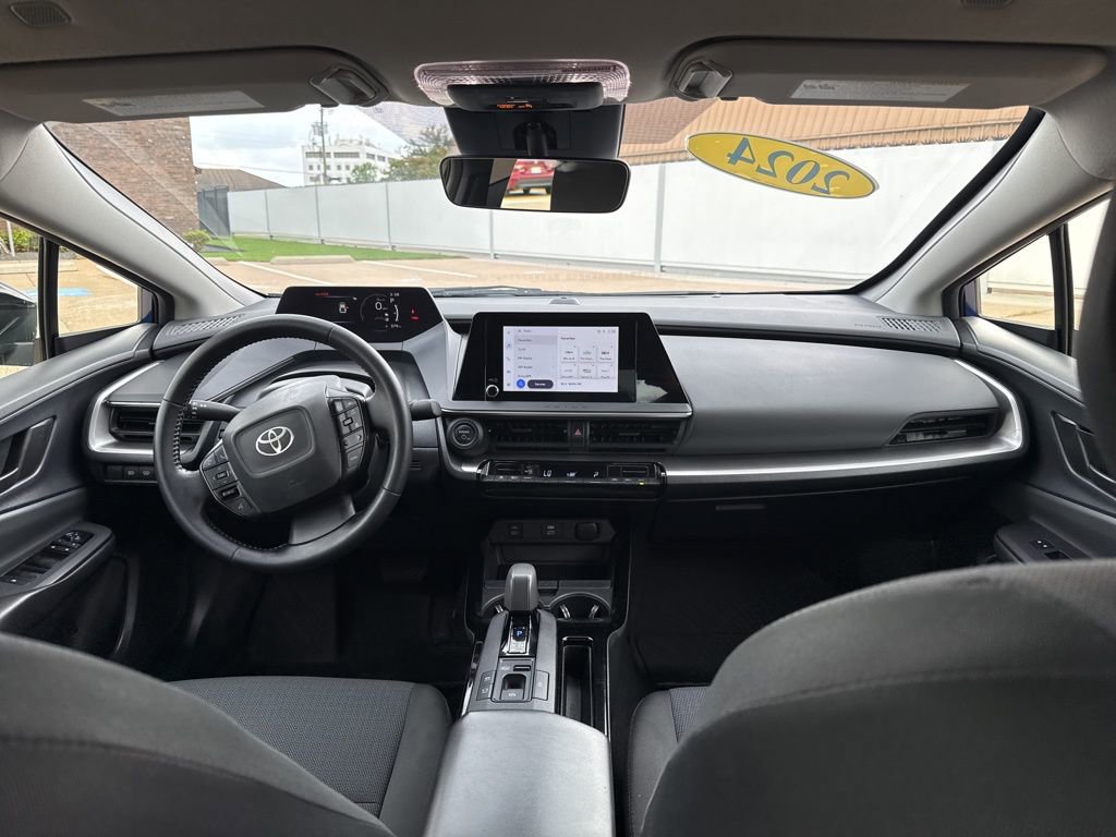 Used 2024 Toyota Prius LE FWD image 11