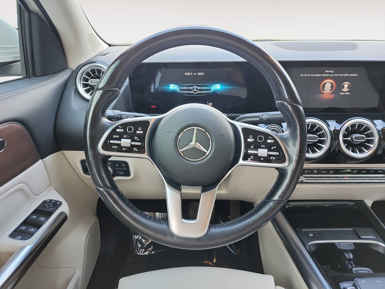 Used 2022 Mercedes-Benz GLA 250 4MATIC w/ Premium Package Lite image 15