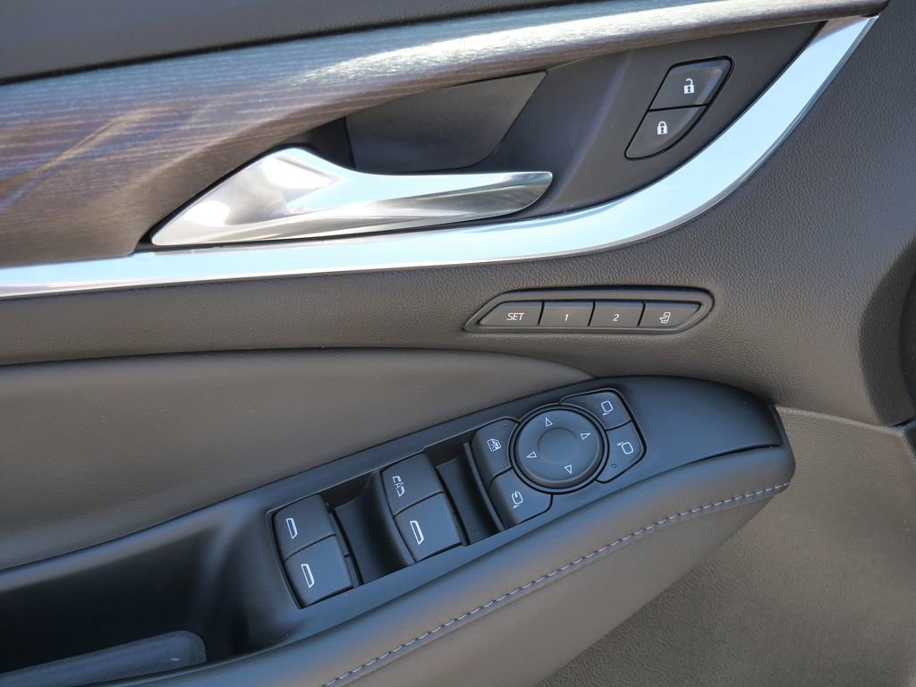 Used 2024 Buick Enclave Avenir w/ Avenir Technology Package image 38