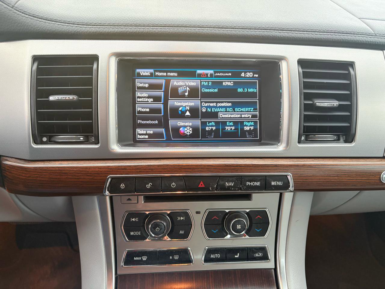 Used 2015 Jaguar XF Premium image 48