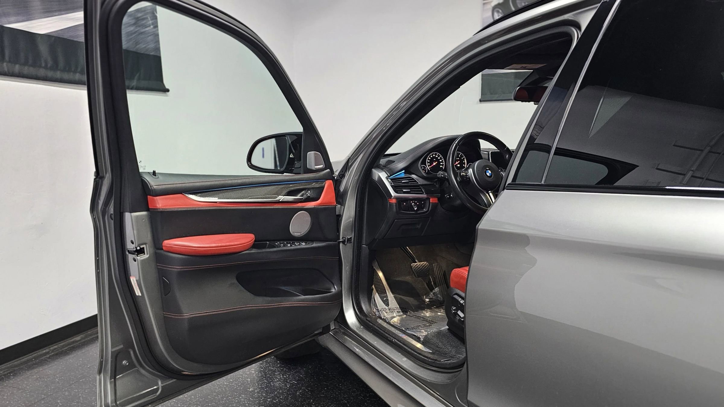 Used 2018 BMW X5 M w/ Executive Package image 12