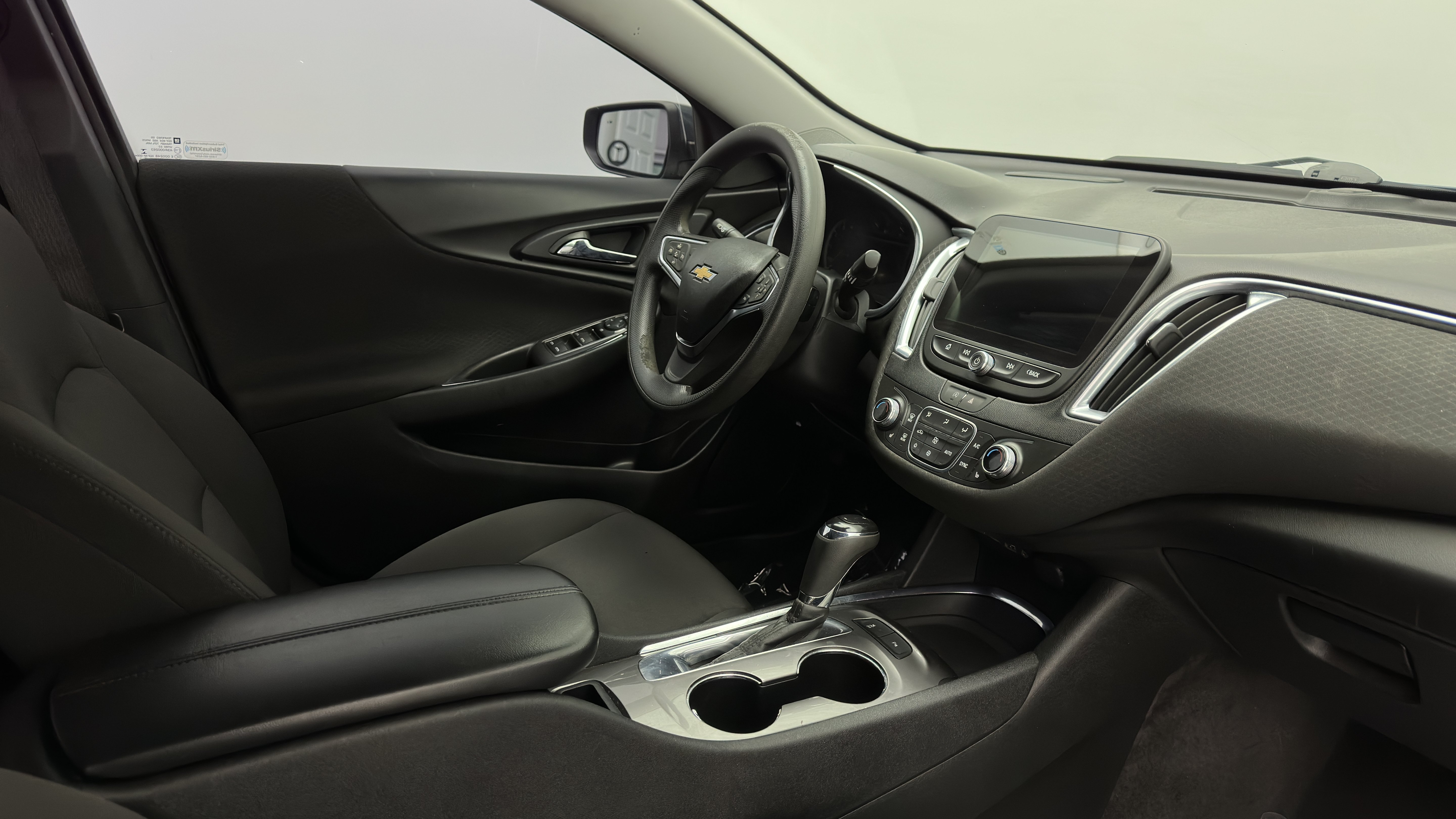 Used 2020 Chevrolet Malibu LT FWD image 27
