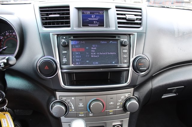 Used 2013 Toyota Highlander SE image 13