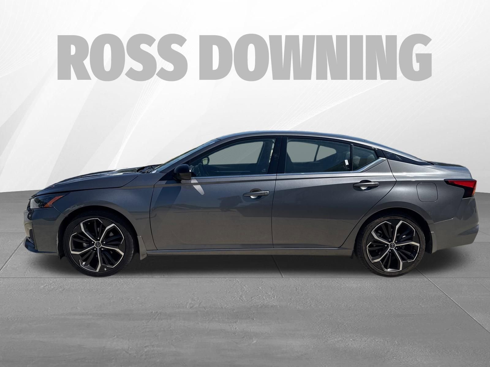 Used 2024 Nissan Altima 2.5 SR FWD image 3