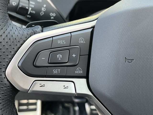 New 2026 Volkswagen Tiguan SEL R-Line AWD/4WD image 15