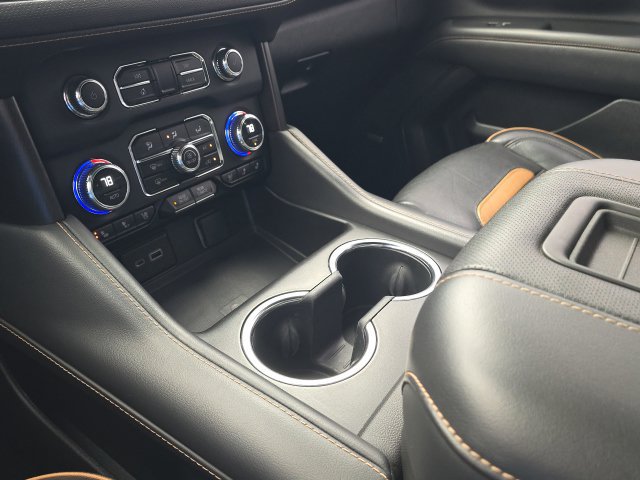 Used 2023 GMC Yukon XL AT4 w/ Technology Package AWD/4WD image 39