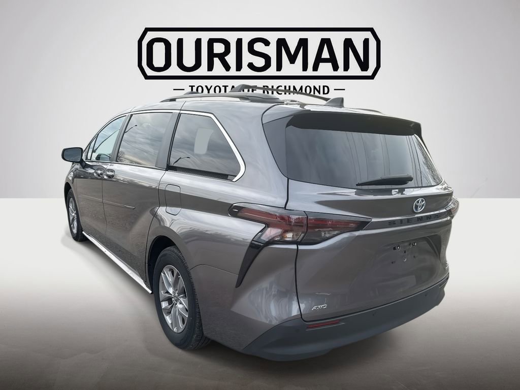 Used 2024 Toyota Sienna XLE image 5