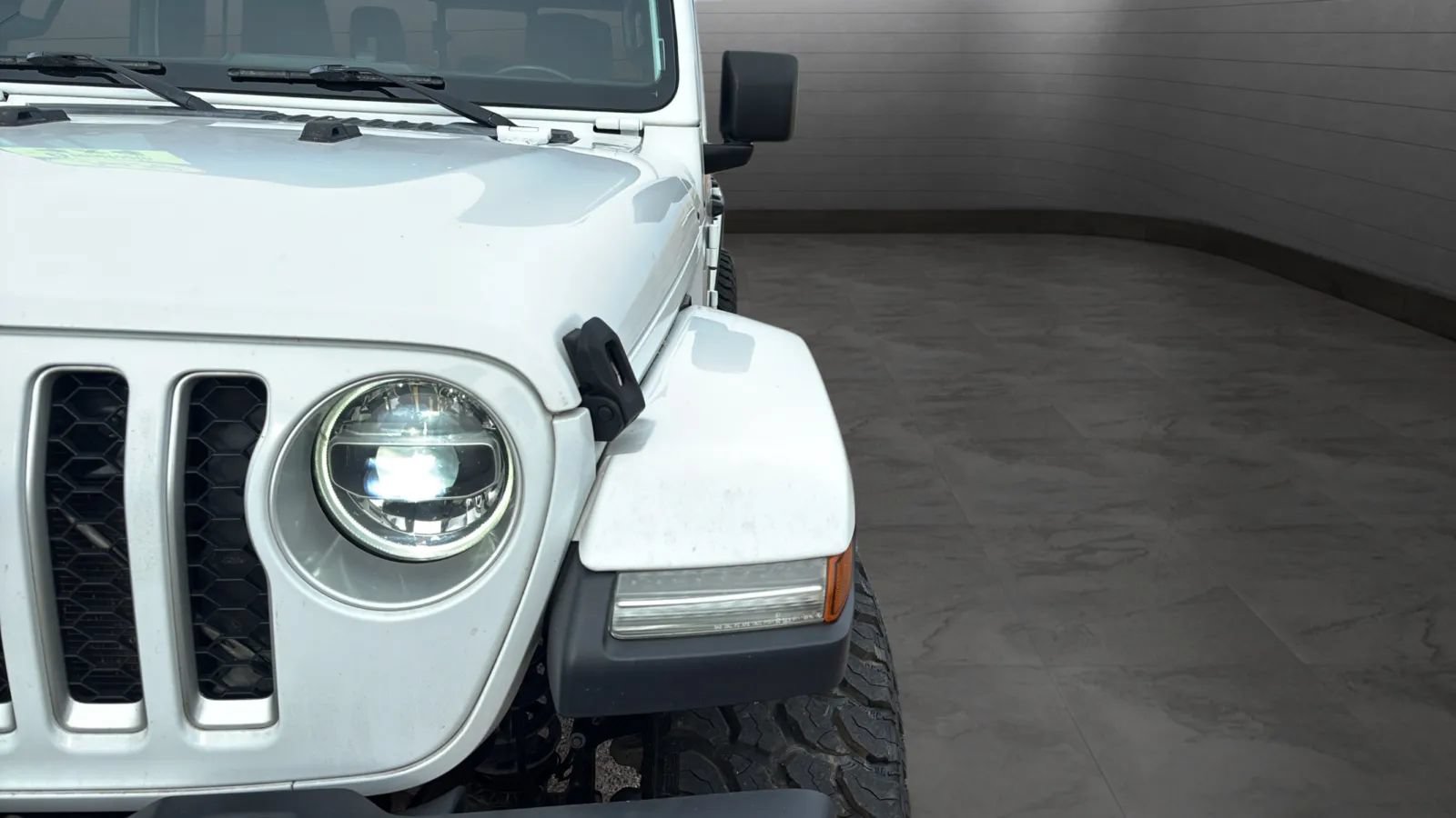 Used 2020 Jeep Gladiator Overland w/ LED Lighting Group AWD/4WD image 22
