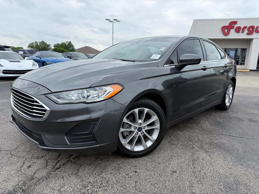 Used 2020 Ford Fusion SE image 1