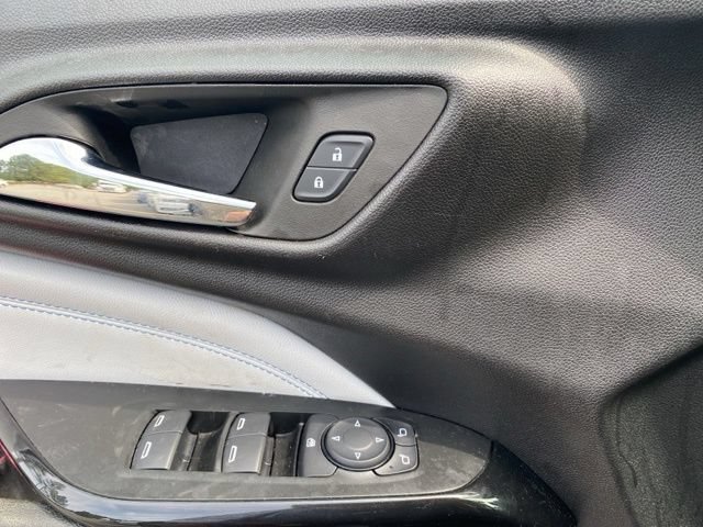 Used 2025 Chevrolet Trax LT w/ Driver Confidence Package FWD image 29