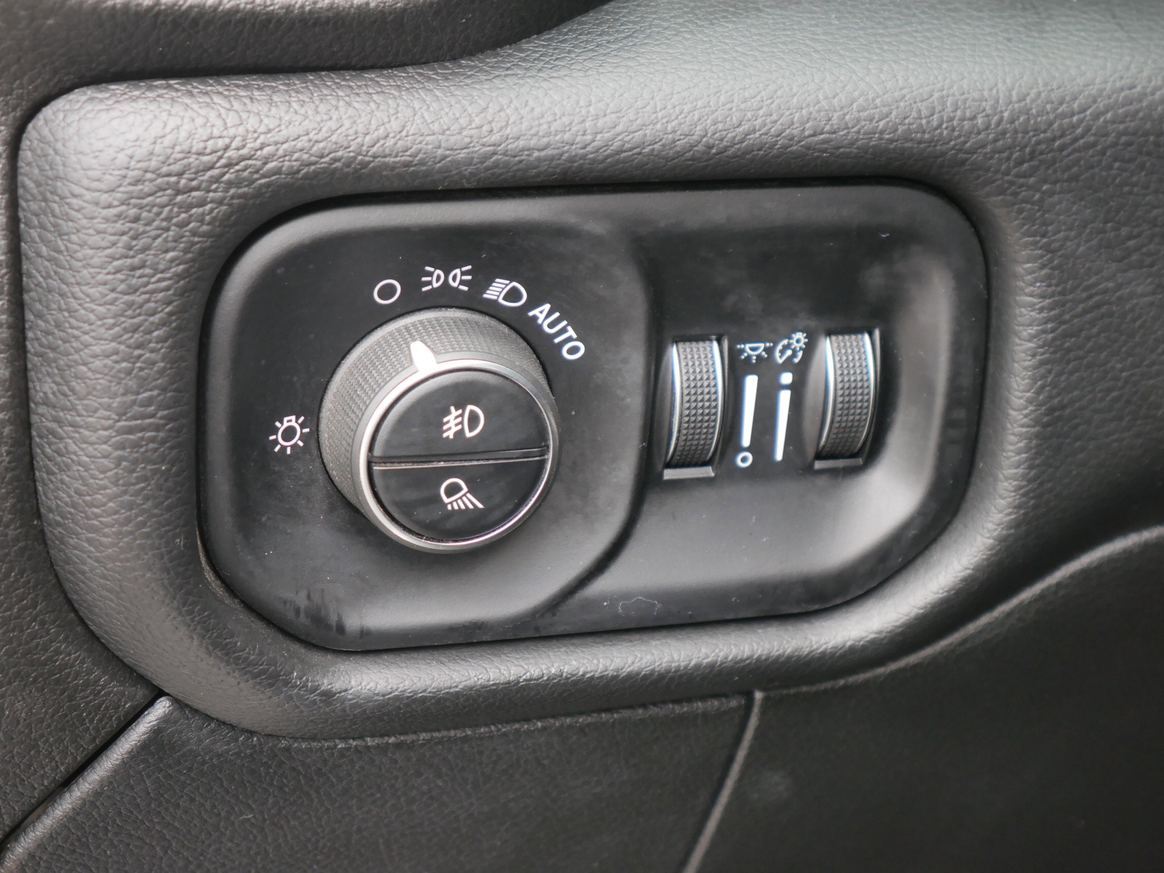 Used 2019 RAM 2500 Laramie image 5