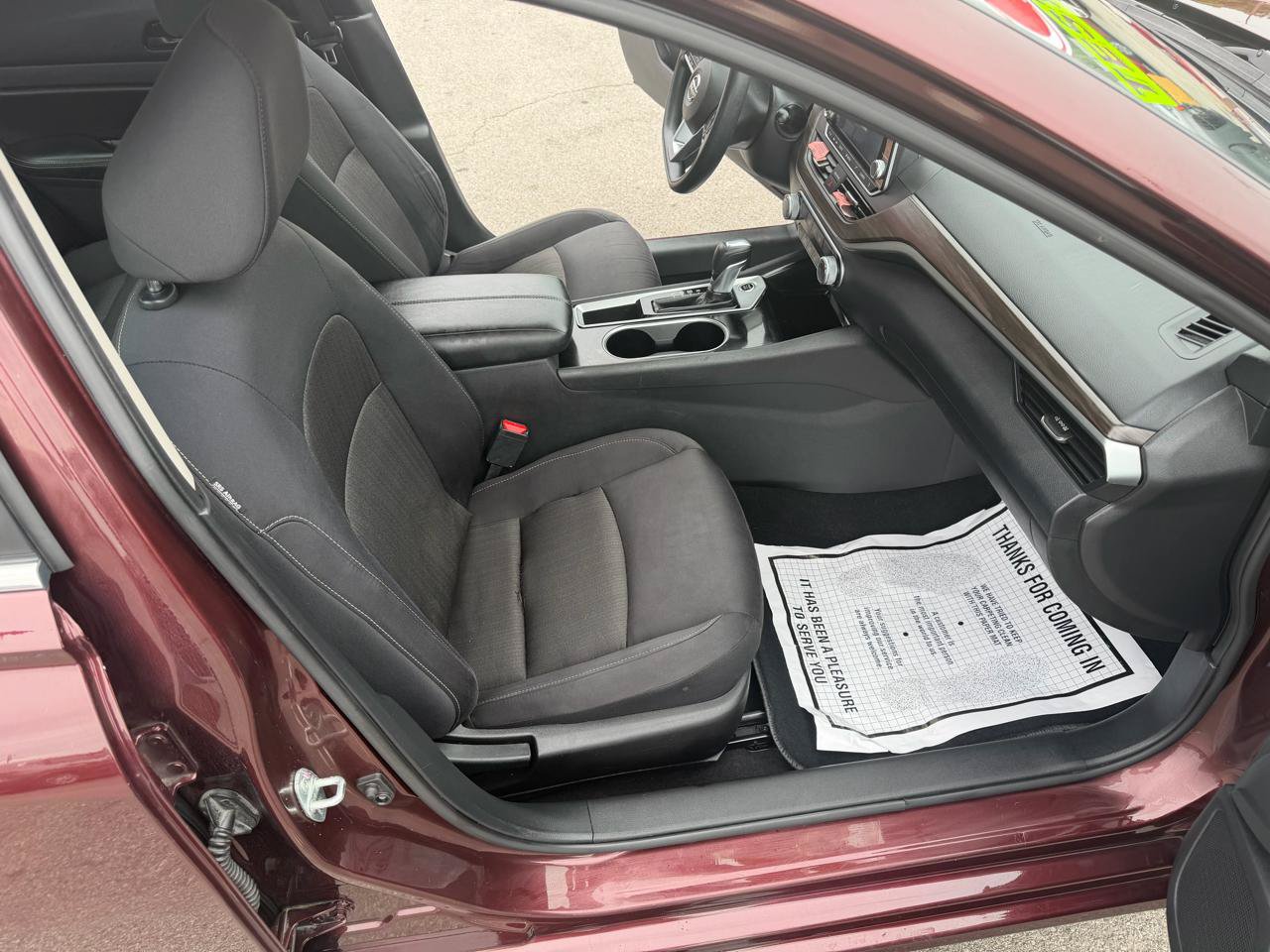 Used 2024 Nissan Altima 2.5 SV FWD image 16