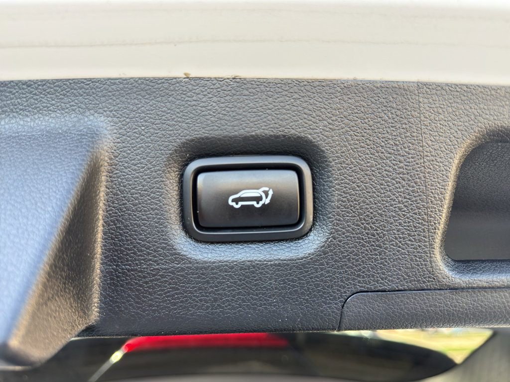 Used 2020 Hyundai Santa Fe SEL w/ Convenience + Premium Package FWD image 17