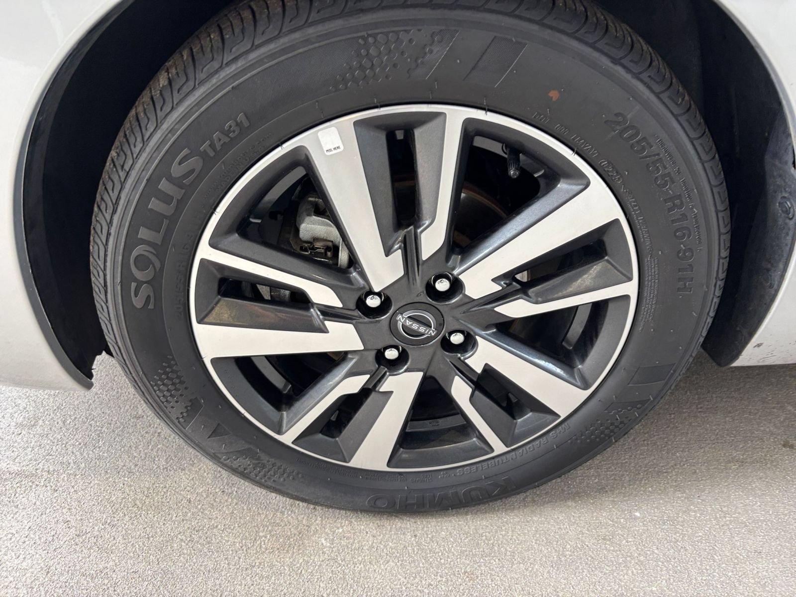 Used 2025 Nissan Versa SV FWD image 30