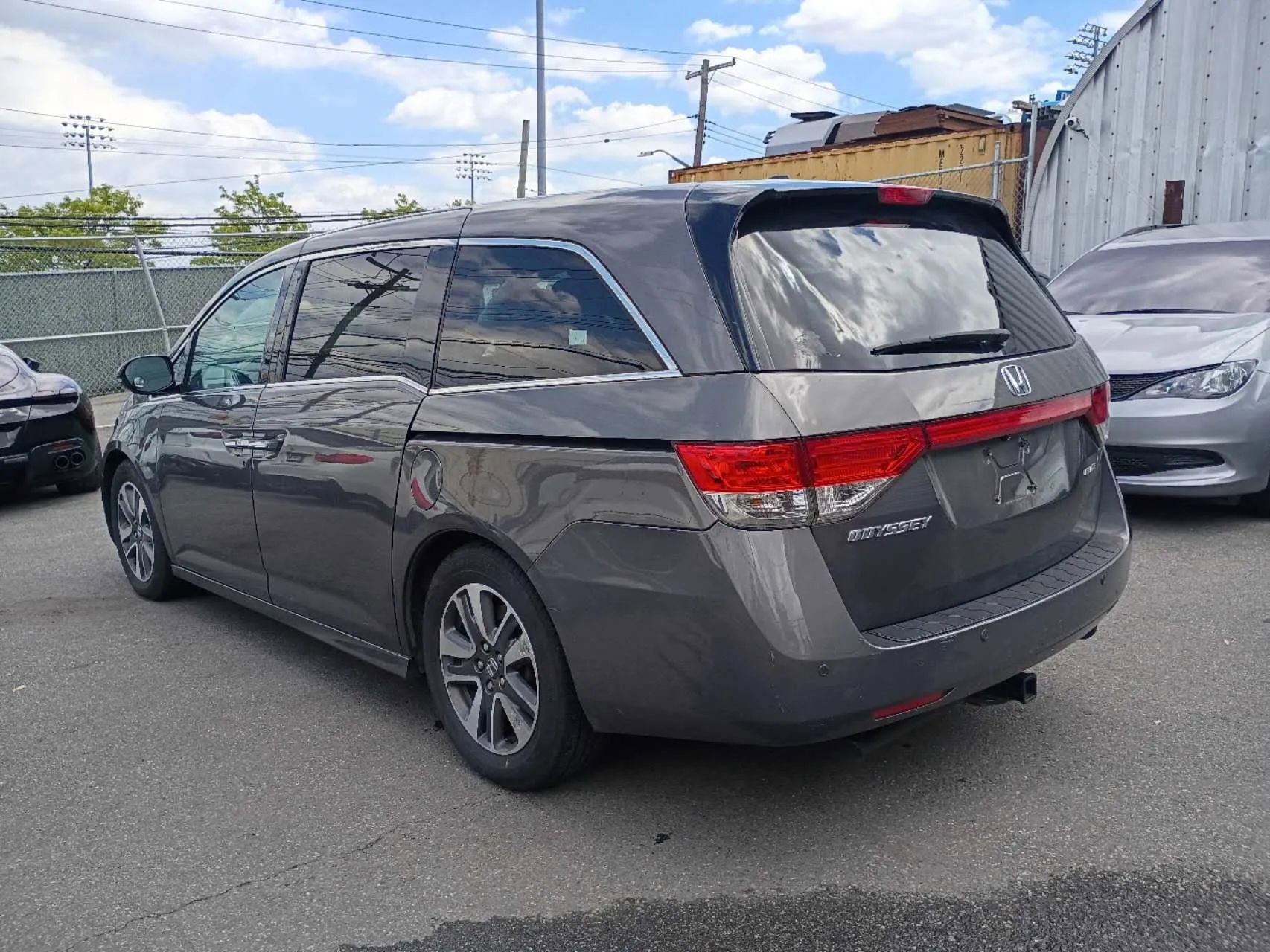 Used 2015 Honda Odyssey Touring Elite image 4