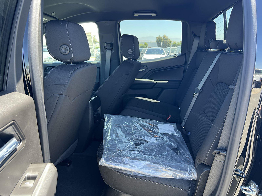 New 2026 GMC Canyon Elevation w/ LPO, Black Badging Package RWD image 25