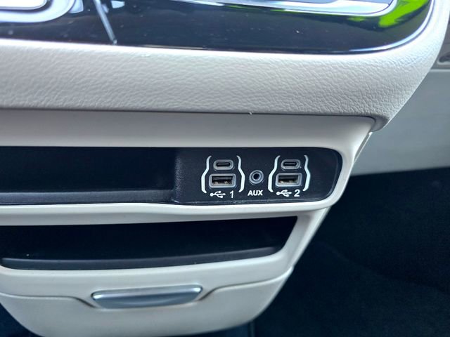 Certified 2023 Chrysler Pacifica Touring-L image 15