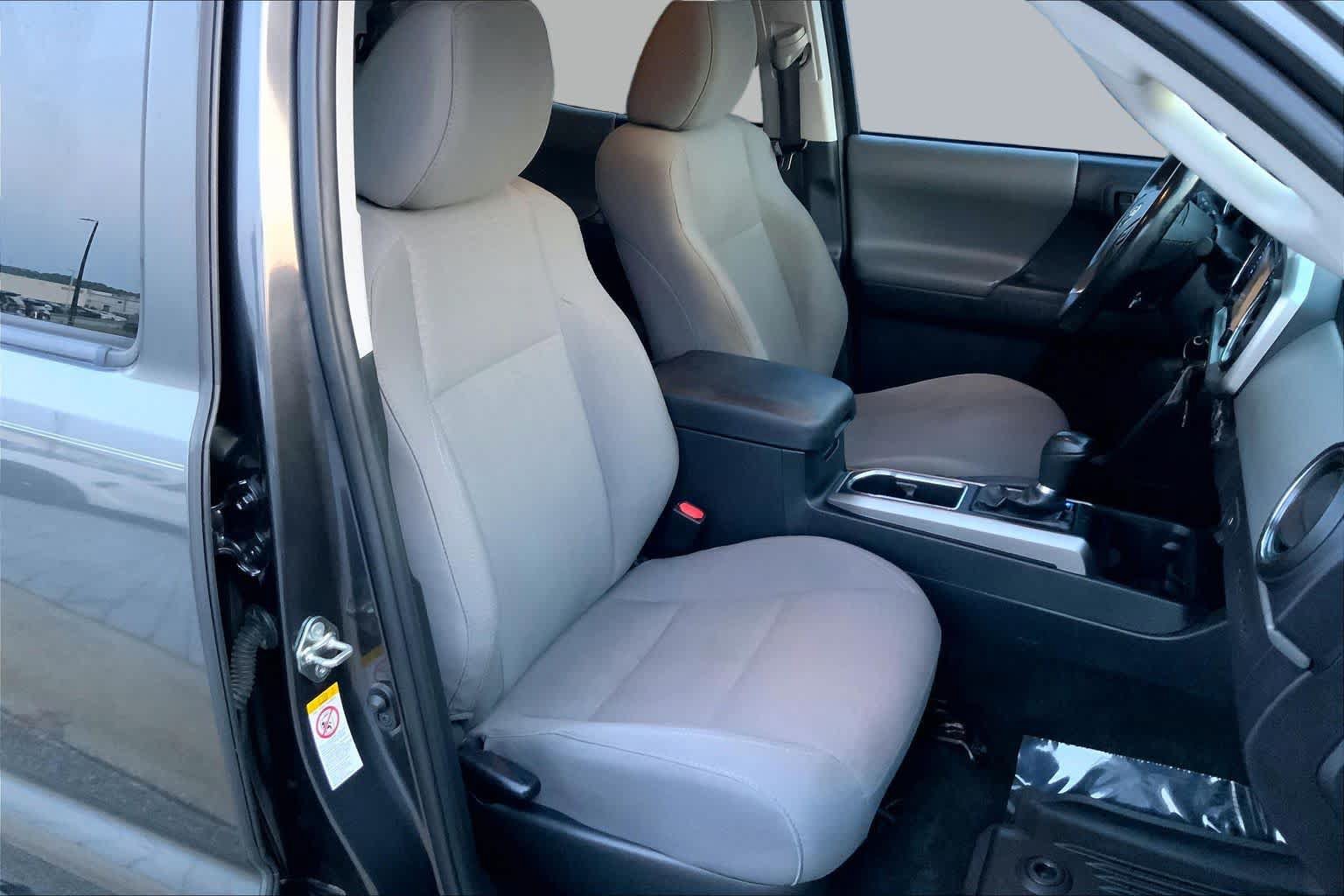 Used 2019 Toyota Tacoma SR5 RWD image 9