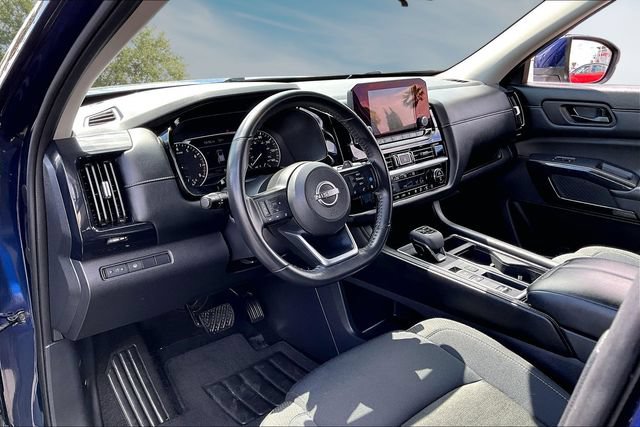 Certified 2024 Nissan Pathfinder SV FWD image 17