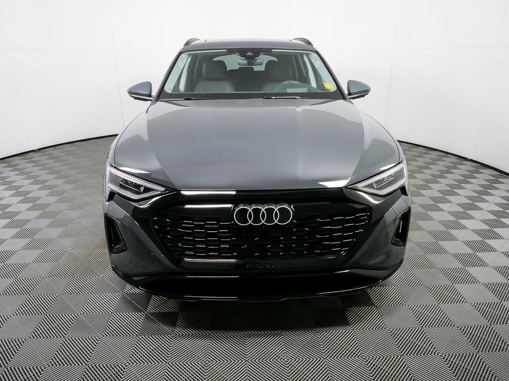 Used 2024 Audi Q8 e-tron Prestige w/ Prestige Package image 37