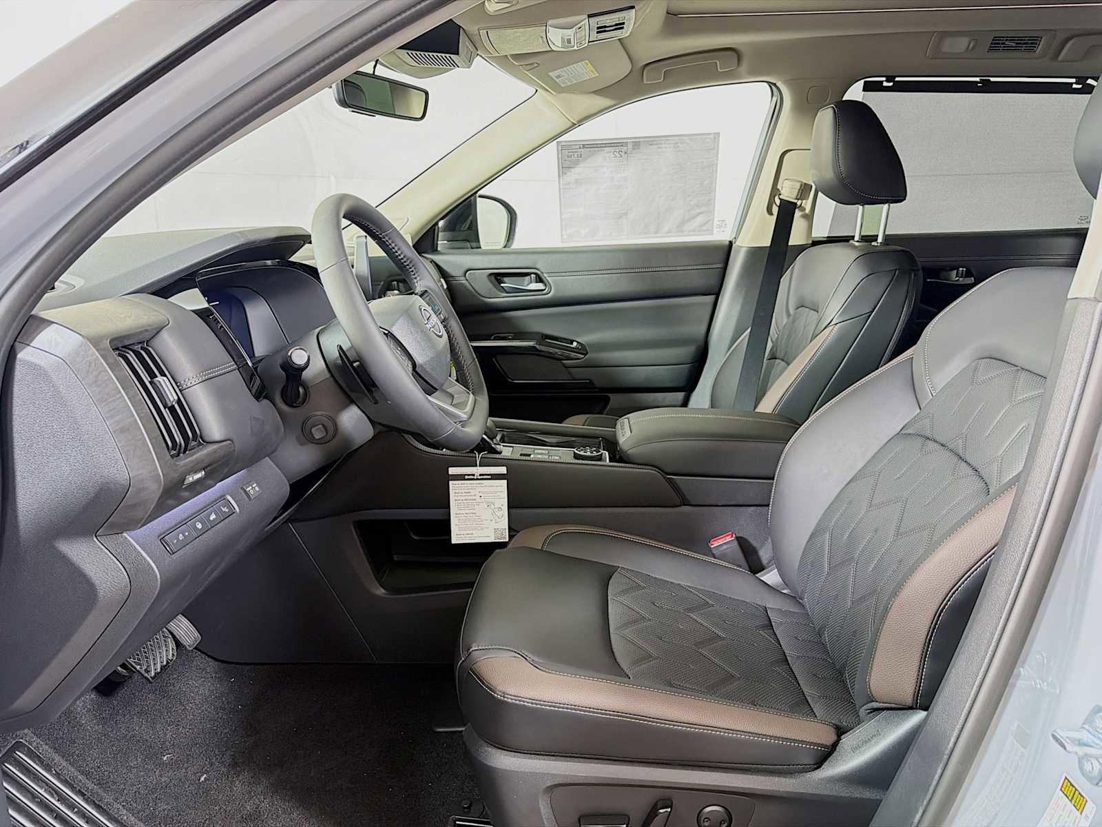 New 2026 Nissan Pathfinder Platinum image 4