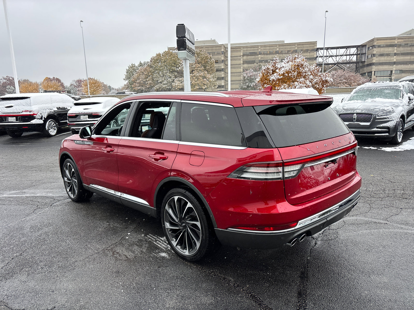 Used 2020 Lincoln Aviator Reserve w/ Equipment Group 202A image 5