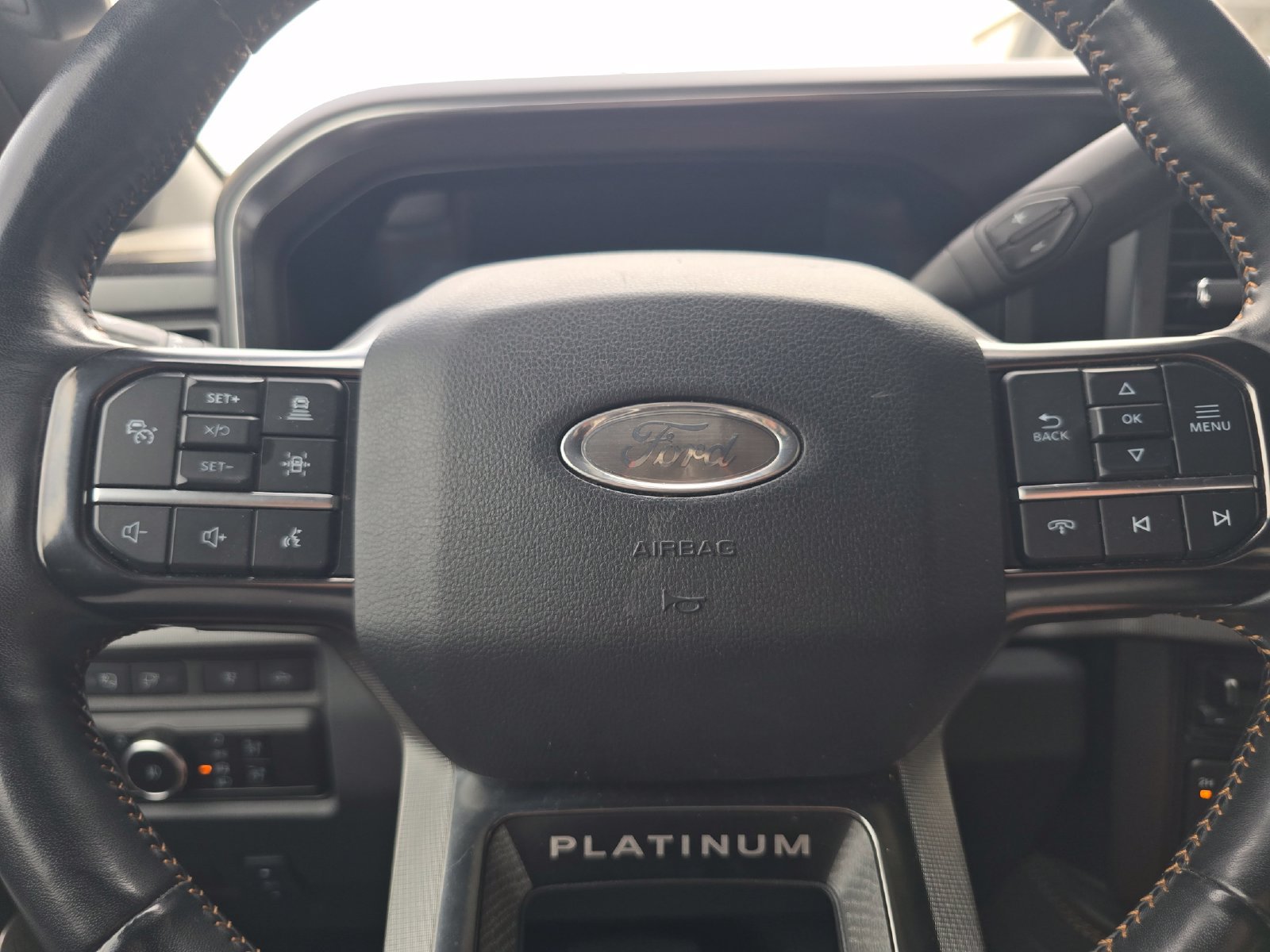 Used 2024 Ford F350 Platinum w/ FX4 Off-Road Package AWD/4WD image 28